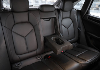 Подержанный автомобиль Porsche Macan 2015 года (30 фото)