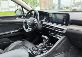 Подержанный автомобиль Kia K5 2020 года (9 фото)