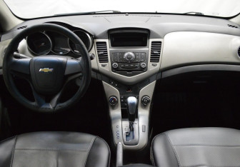 Подержанный автомобиль Chevrolet Cruze Sedan 2011 года (14 фото)