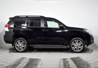 Подержанный автомобиль Toyota Land Cruiser Prado 2011 года (4 фото)