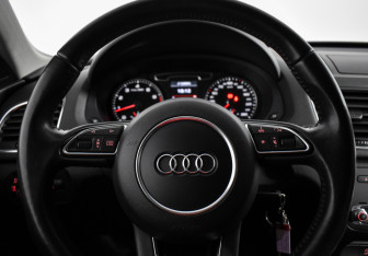 Подержанный автомобиль Audi Q3 2012 года (14 фото)