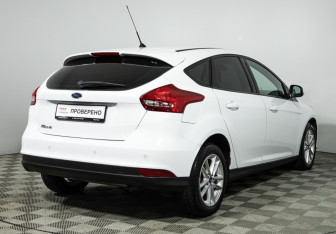 Подержанный автомобиль Ford Focus Hatchback 2015 года (5 фото)