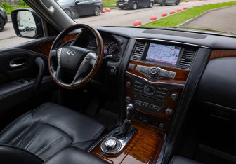 Подержанный автомобиль Infiniti QX80 2017 года (9 фото)