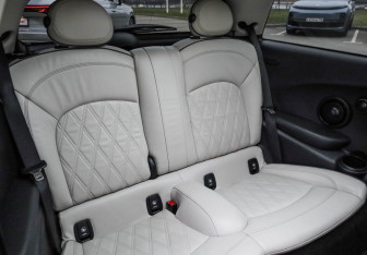 Подержанный автомобиль MINI Hatch 2019 года (34 фото)