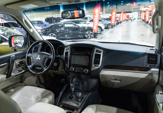 Подержанный автомобиль Mitsubishi Pajero 2021 года (9 фото)