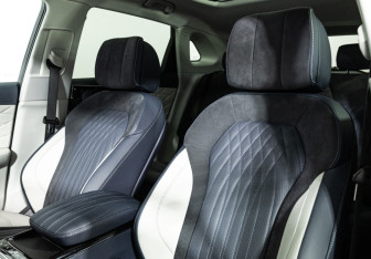 Подержанный автомобиль Hongqi HS5 2024 года (25 фото)