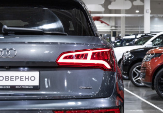 Подержанный автомобиль Audi Q5 2019 года (14 фото)
