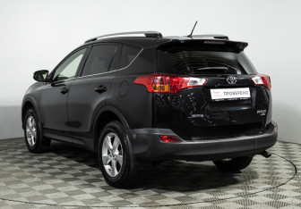 Подержанный автомобиль Toyota RAV4 2013 года (7 фото)