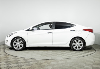 Подержанный автомобиль Hyundai Avante Sedan 2011 года (8 фото)