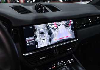 Подержанный автомобиль Porsche Cayenne 2020 года (21 фото)