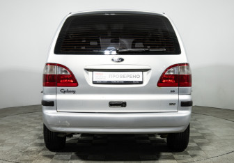 Подержанный автомобиль Ford Galaxy 2002 года (6 фото)