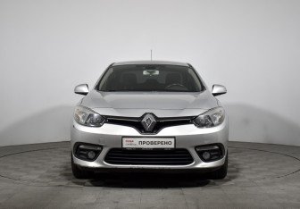 Подержанный автомобиль Renault Fluence 2014 года (2 фото)