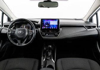 Подержанный автомобиль Toyota Corolla Sedan 2019 года (10 фото)