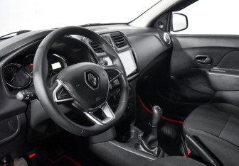 Подержанный автомобиль Renault Sandero 2019 года (9 фото)