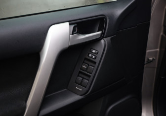 Подержанный автомобиль Toyota Land Cruiser Prado 2020 года (22 фото)
