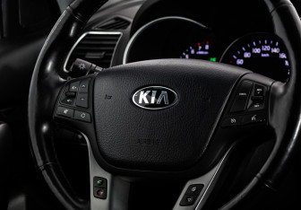 Подержанный автомобиль Kia Sorento 2017 года (11 фото)