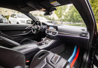 Подержанный автомобиль BMW M4 Coupe 2022 года (13 фото)