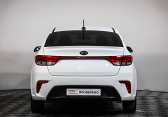 Подержанный автомобиль Kia Rio Sedan 2017 года (6 фото)