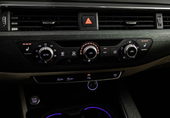 Подержанный автомобиль Audi A4 Sedan 2017 года (18 фото)