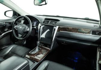 Подержанный автомобиль Toyota Camry Sedan 2017 года (9 фото)