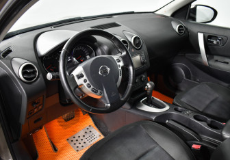 Подержанный автомобиль Nissan Qashqai 2012 года (9 фото)