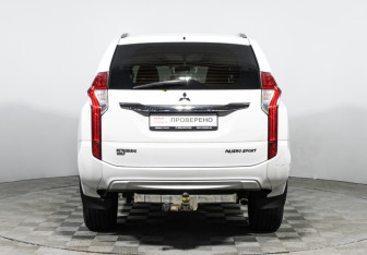 Подержанный автомобиль Mitsubishi Pajero Sport 2019 года (6 фото)