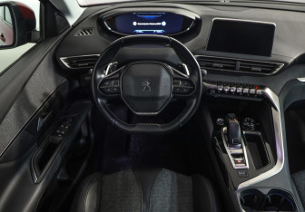 Подержанный автомобиль Peugeot 3008 2019 года (10 фото)