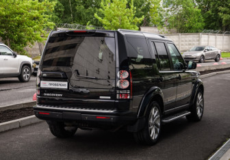 Подержанный автомобиль Land Rover Discovery 2016 года (6 фото)