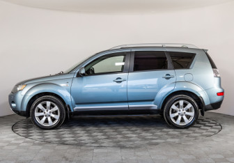 Подержанный автомобиль Mitsubishi Outlander 2007 года (8 фото)