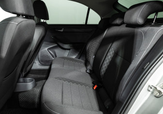 Подержанный автомобиль Skoda Rapid Liftback 2020 года (10 фото)