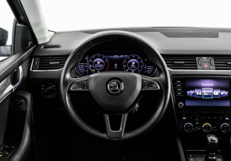 Подержанный автомобиль Skoda Octavia Liftback 2019 года (11 фото)