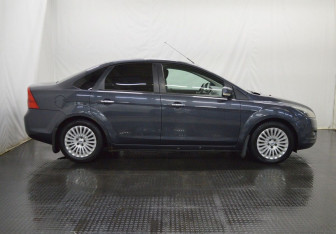 Подержанный автомобиль Ford Focus Sedan 2010 года (4 фото)