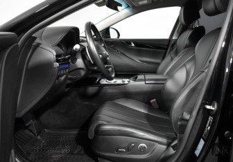 Подержанный автомобиль Genesis G80 2021 года (11 фото)