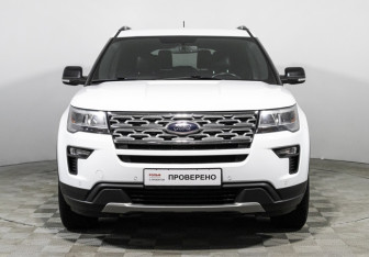 Подержанный автомобиль Ford Explorer 2019 года (2 фото)