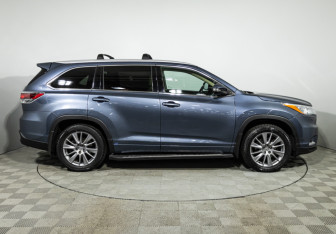 Подержанный автомобиль Toyota Highlander 2014 года (4 фото)