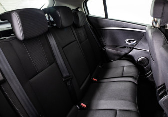 Подержанный автомобиль Renault Megane Hatchback 2011 года (13 фото)