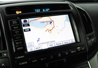 Подержанный автомобиль Toyota Land Cruiser Suv 2011 года (17 фото)