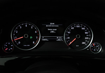 Подержанный автомобиль Volkswagen Touareg 2012 года (12 фото)