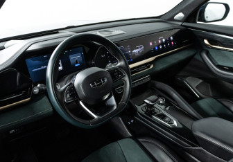 Подержанный автомобиль Geely Monjaro 2023 года (11 фото)