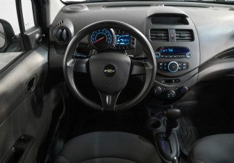Подержанный автомобиль Chevrolet Spark 2013 года (10 фото)