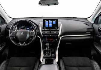 Подержанный автомобиль Mitsubishi Eclipse Cross 2021 года (10 фото)