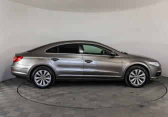 Подержанный автомобиль Volkswagen Passat CC 2010 года (4 фото)