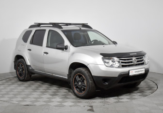 Подержанный автомобиль Renault Duster 2014 года (3 фото)