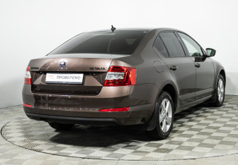Подержанный автомобиль Skoda Octavia Liftback 2016 года (5 фото)