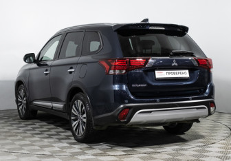 Подержанный автомобиль Mitsubishi Outlander 2020 года (7 фото)