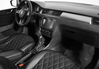 Подержанный автомобиль Skoda Rapid Liftback 2014 года (12 фото)