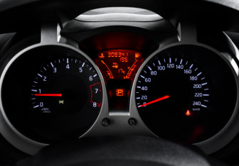 Подержанный автомобиль Nissan Juke 2011 года (18 фото)