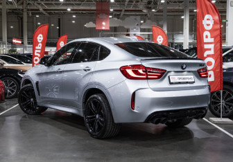 Подержанный автомобиль BMW X6 M 2017 года (13 фото)