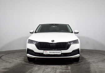 Подержанный автомобиль Skoda Octavia Liftback 2022 года (2 фото)