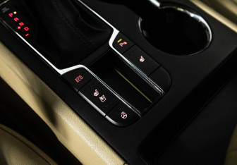 Подержанный автомобиль Kia Carnival 2020 года (22 фото)